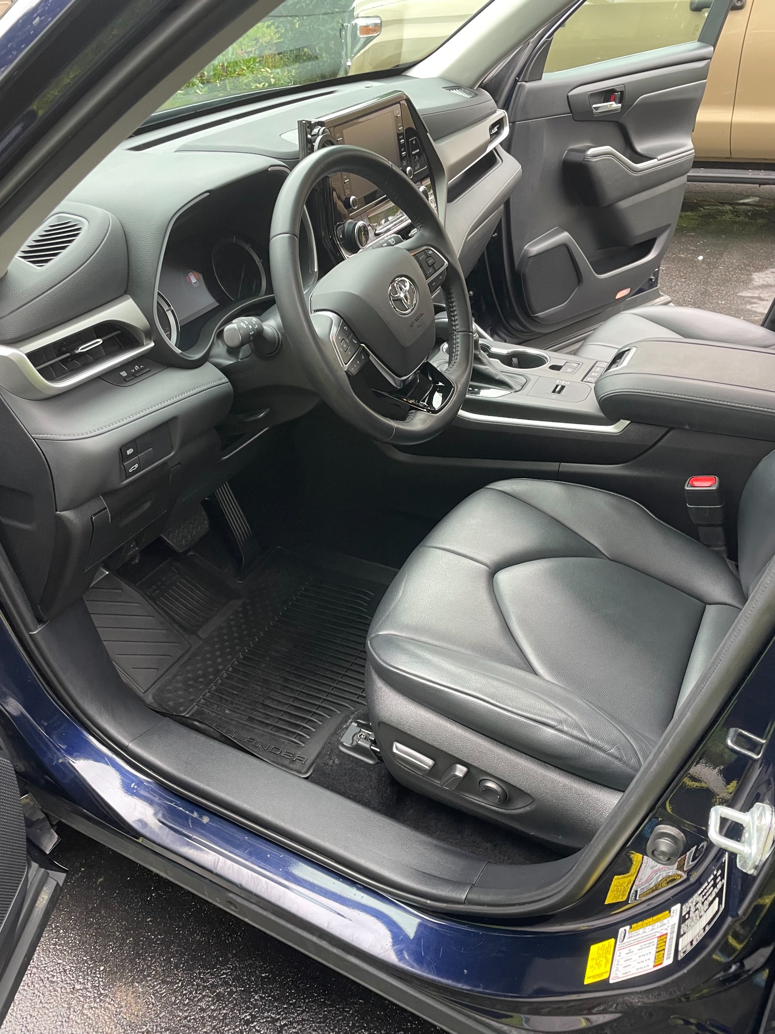 Toyota Highlander front cabin after detailing